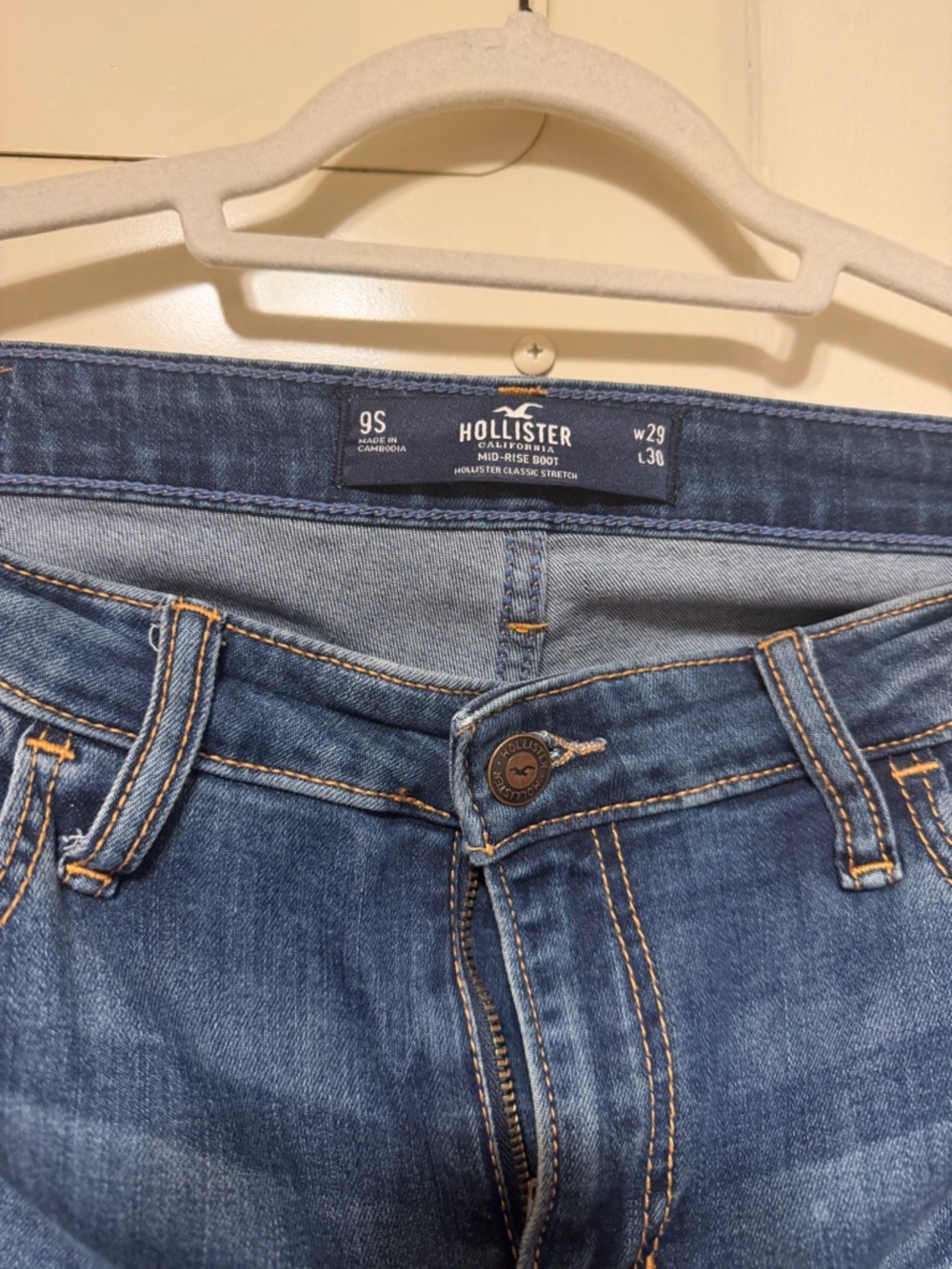 Hollister Ripped Boyfriend Jeans in Classic Blue Wash - Picture 3 of 3